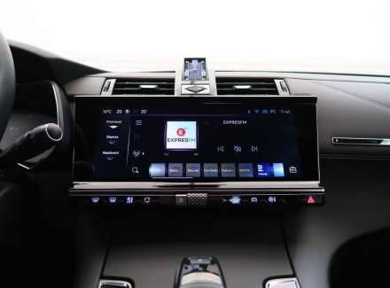 DS Automobiles - DS7 Crossback