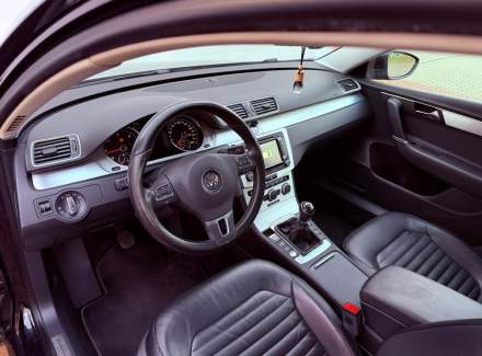 Volkswagen - Passat