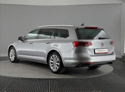 Volkswagen - Passat