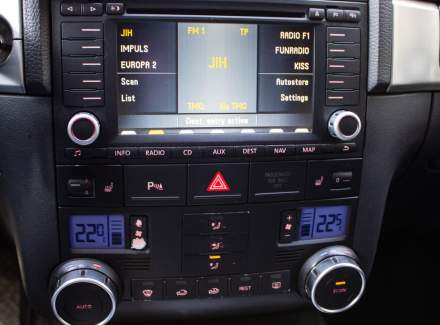 Volkswagen - Touareg