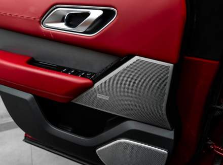 Land Rover - Range Rover Velar