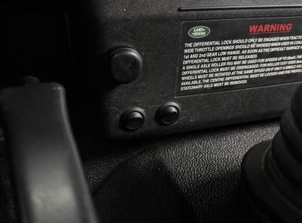 Land Rover - Defender