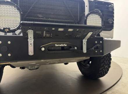 Land Rover - Defender