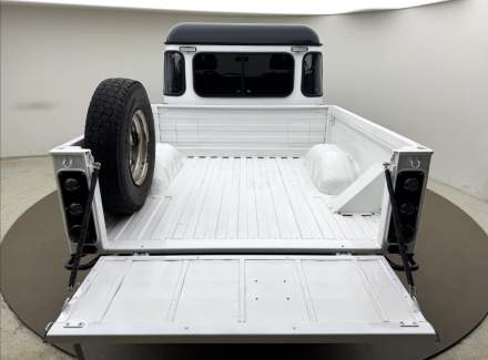 Land Rover - Defender