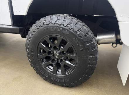 Land Rover - Defender