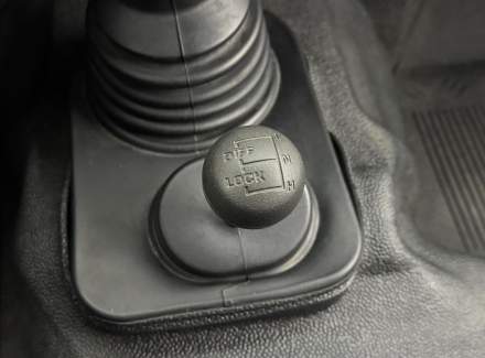 Land Rover - Defender