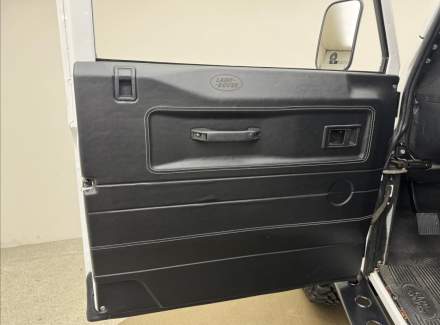 Land Rover - Defender