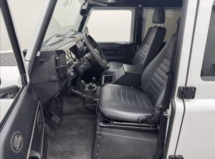 Land Rover - Defender