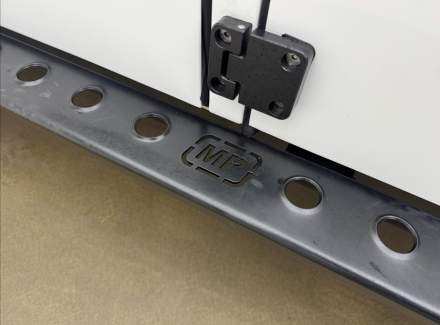 Land Rover - Defender