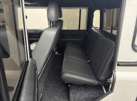 Land Rover - Defender