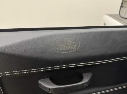 Land Rover - Defender