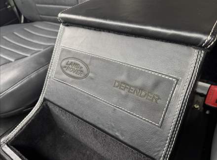 Land Rover - Defender