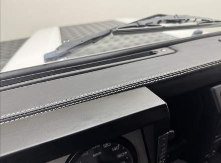 Land Rover - Defender