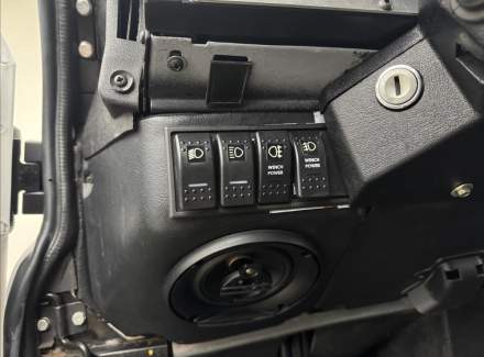 Land Rover - Defender