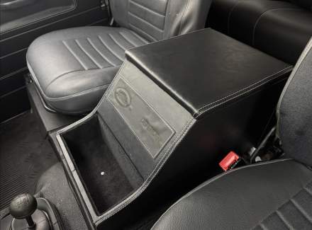 Land Rover - Defender