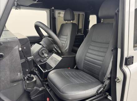 Land Rover - Defender