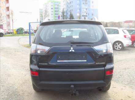 Mitsubishi - Outlander
