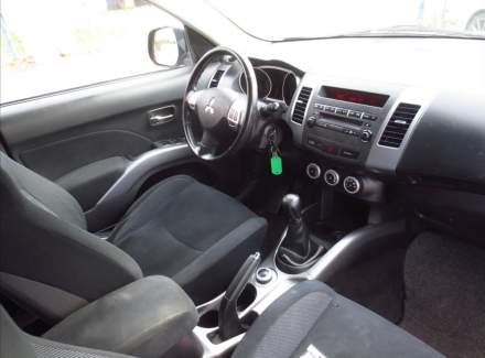 Mitsubishi - Outlander