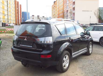Mitsubishi - Outlander