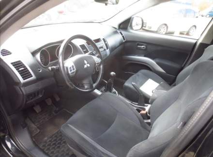 Mitsubishi - Outlander