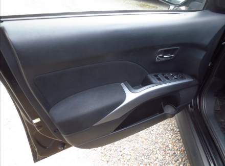 Mitsubishi - Outlander