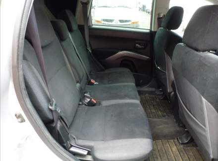 Mitsubishi - Outlander