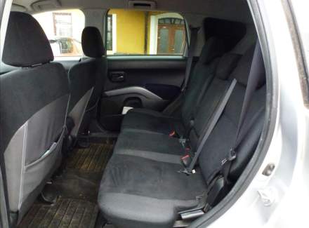 Mitsubishi - Outlander