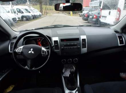 Mitsubishi - Outlander
