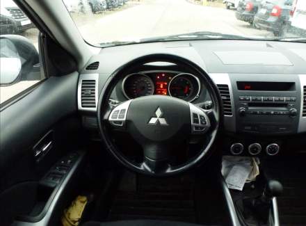 Mitsubishi - Outlander
