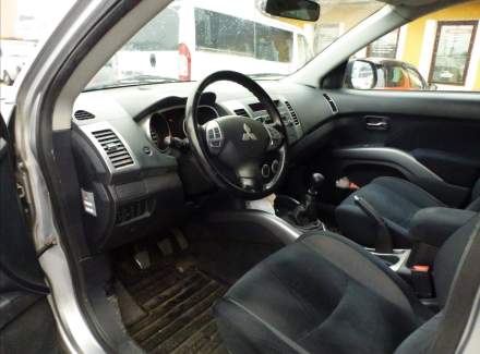 Mitsubishi - Outlander