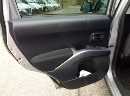 Mitsubishi - Outlander