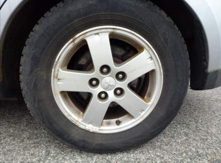 Mitsubishi - Outlander