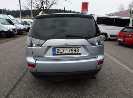 Mitsubishi - Outlander