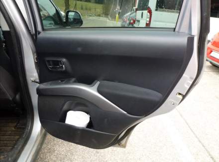 Mitsubishi - Outlander