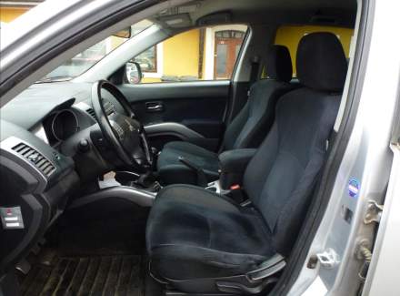 Mitsubishi - Outlander