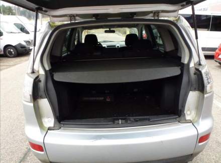 Mitsubishi - Outlander