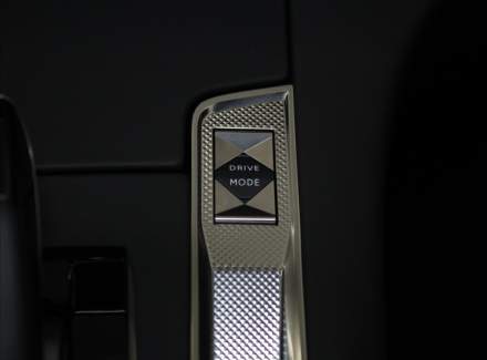 DS Automobiles - DS7 Crossback