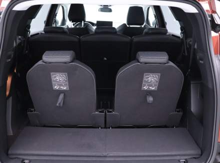 Peugeot - 5008