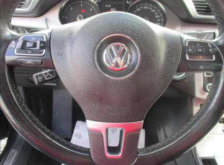 Volkswagen - Passat