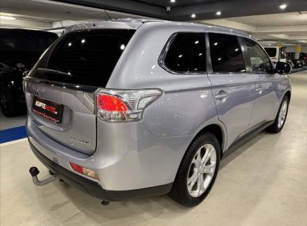 Mitsubishi - Outlander