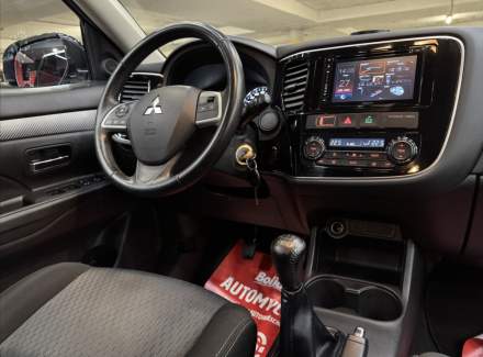 Mitsubishi - Outlander