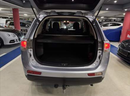 Mitsubishi - Outlander