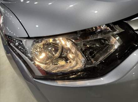 Mitsubishi - Outlander