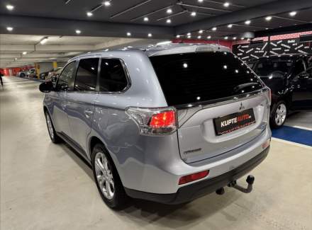 Mitsubishi - Outlander