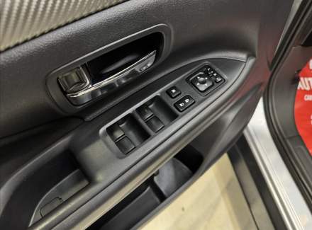 Mitsubishi - Outlander