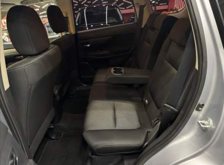 Mitsubishi - Outlander