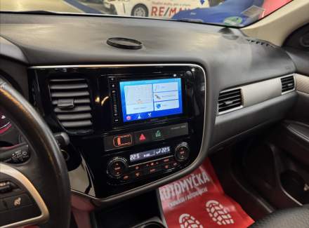 Mitsubishi - Outlander