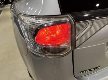 Mitsubishi - Outlander