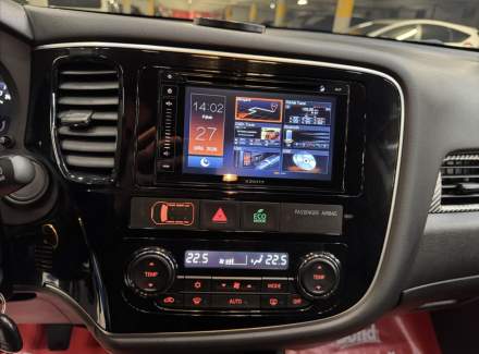 Mitsubishi - Outlander