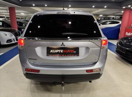 Mitsubishi - Outlander